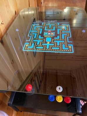 Game room - The Dreamcatcher,Broken Bow Lake/Beavers Bend,1.6 Acre lot,wrap porch/hot tub (Broken Bow)