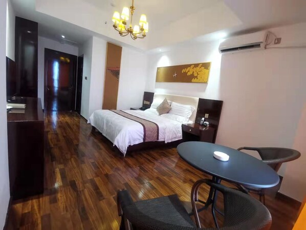 Deluxe Double Room, 1 Queen Bed | In-room safe, desk, free WiFi, bed sheets