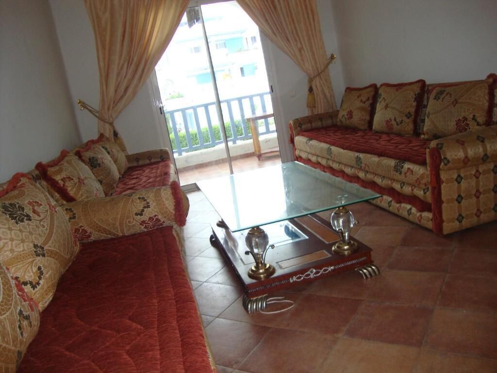 Appartement Supérieur, 2 chambres | Salle de séjour | Télévision à écran plasma de 32 pouces avec chaînes par satellite