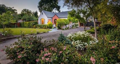 Storybook Cottage in the heart of wine country