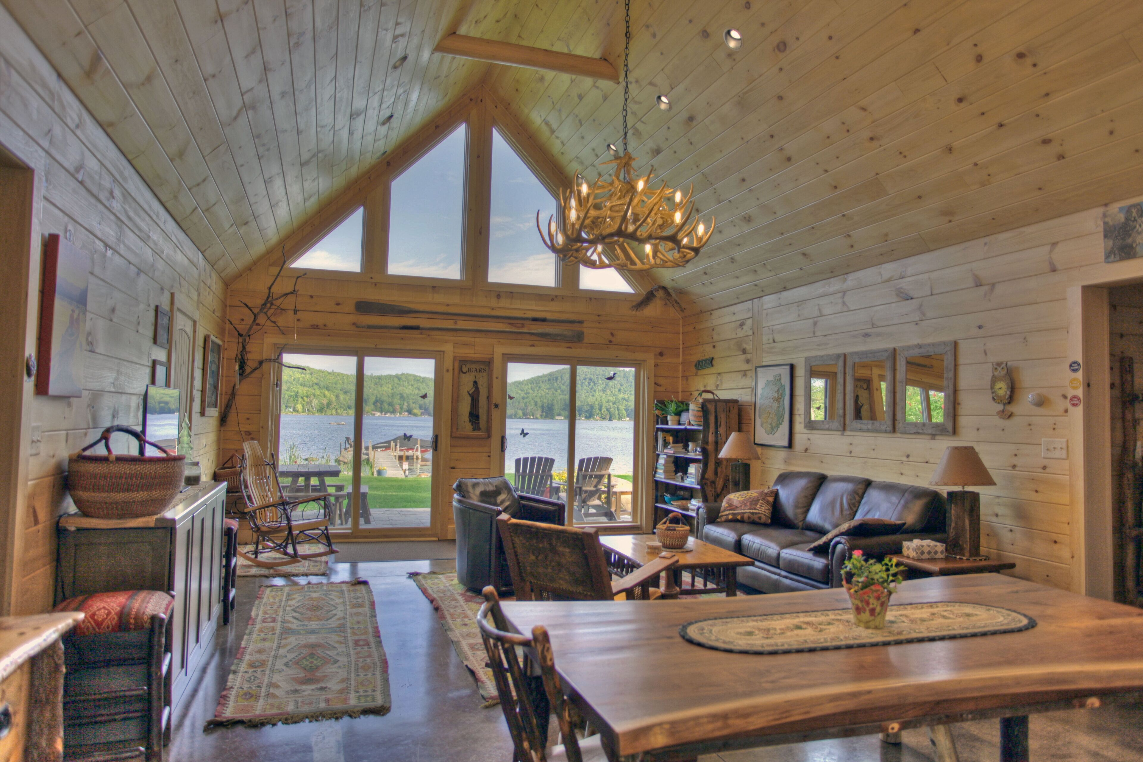 Moons & Loons Cottage located on Fern Lake