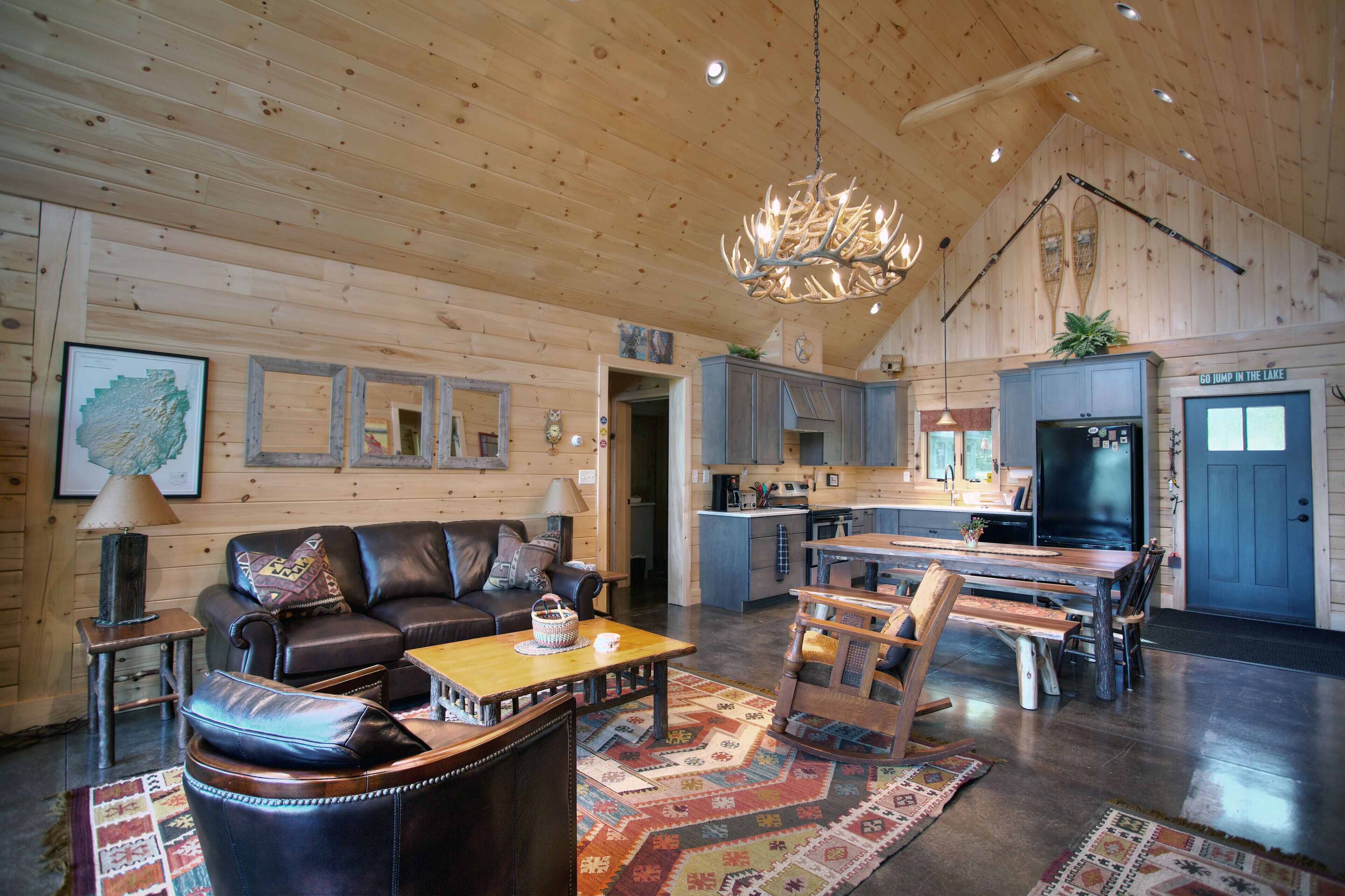 Moons & Loons Cottage located on Fern Lake