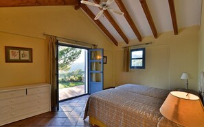 3 chambres, fer et planche à repasser, Wi-Fi, draps fournis