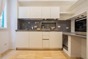 Comfort Apartment | Private kitchen | Fridge, oven, stovetop, cookware/dishes/utensils - Bargello Modern by Mmega (Florence)