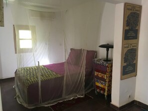 1 غرفة نوم ومكواة/لوح كي وواي فاي مجانًا وملاءات أسرّة