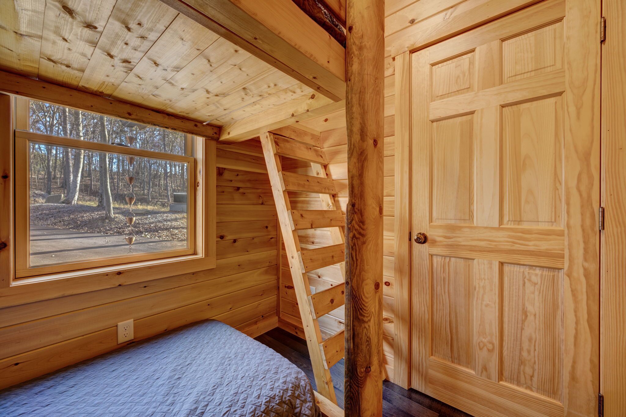 Rose` Cabin ~ Prime Hocking Hills > Firepit, Hot Tub, Wifi, Hiking