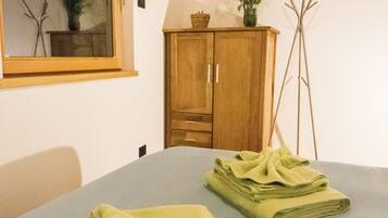 Double Room | Cadar kapas Mesir, peralatan tempat tidur premium, gebar bulu kapas