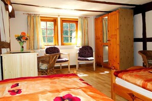 Blackout curtains, rollaway beds, bed sheets - Pension Oberwallbachsmühle (Wasungen)