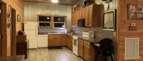 Microwave, oven, dishwasher, coffee/tea maker