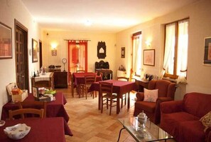 Déjeuner composé de spécialités locales gratuit tous les jours