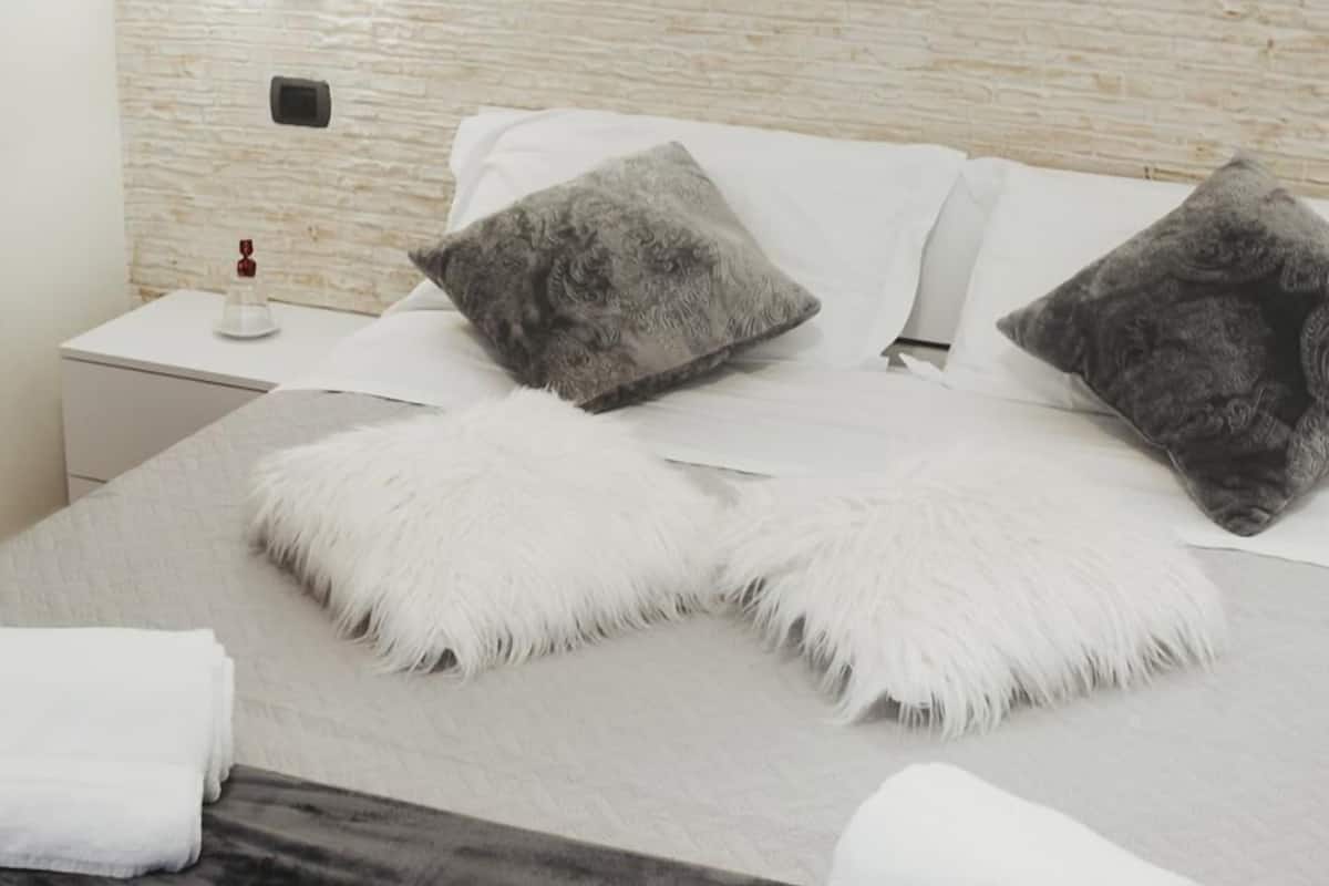 Quarto conforto | 1 quarto, individualmente decorados, individualmente mobiliados