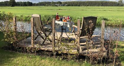 De Roodborst, in the middle of nature, with rowing boat, and near Amsterdam