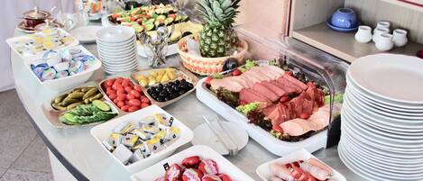 Desayuno buffet todos los días (EUR 10 por persona)