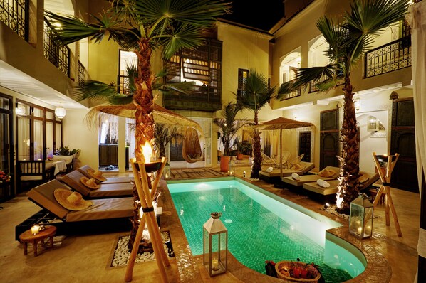 Outdoor pool, pool loungers