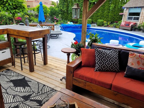 Luxury home backyard paradise, salt water pool heated May to Oct. . 3bdrm 2 bath