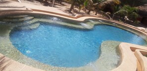 Indoor pool, outdoor pool - Hôtel Arc en Ciel (Niaga)