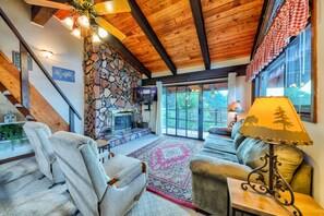 Condo, Multiple Beds, Kitchen, Mountain View | Living area | 42-inch flat-screen TV with digital channels - Relaxing Mountain Wynnes (Sevierville)