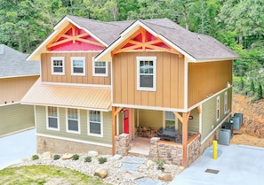 Exterior - Break Time (Gatlinburg)