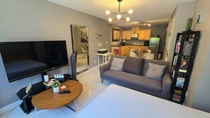 Smart-TV, Videospiele, DVD-Player, Bücher