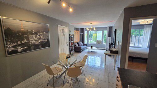 Modern, clean & private 1BR suite. Up to 4 guests.