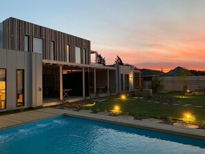 Alberca al aire libre y alberca climatizada