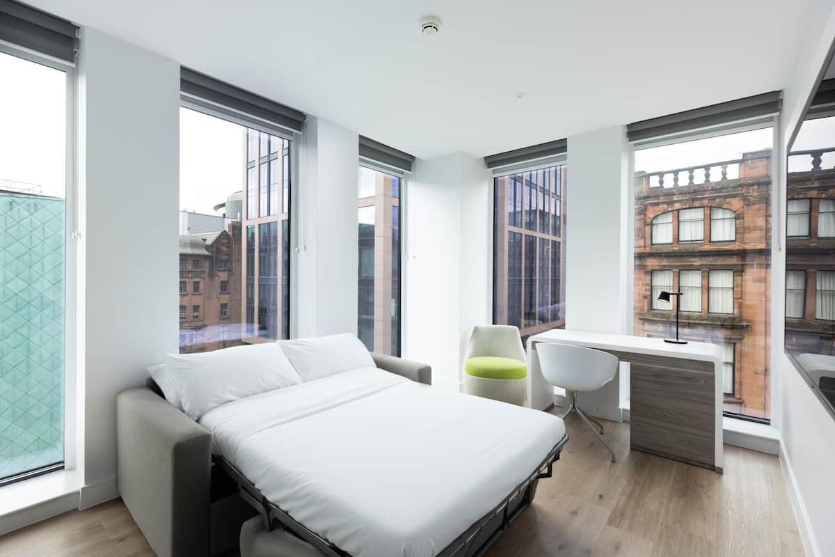 First Class | Hypo-allergenic bedding available, in-room safe, laptop workspace