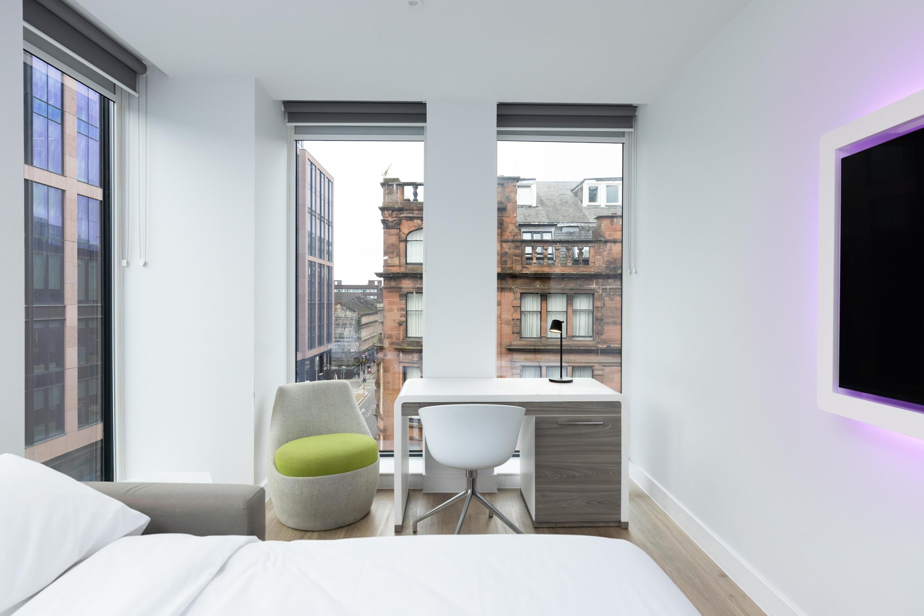 Hypo-allergenic bedding, in-room safe, laptop workspace, free WiFi