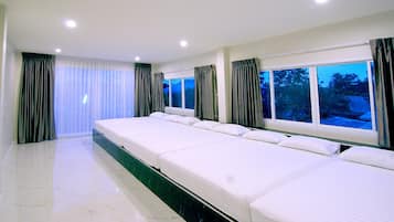 4 Bedrooms with Private Pool Vila | 4 ห้องนอน, โต๊ะทำงาน, ผ้าม่านกันแสง, Wi-Fi ฟรี