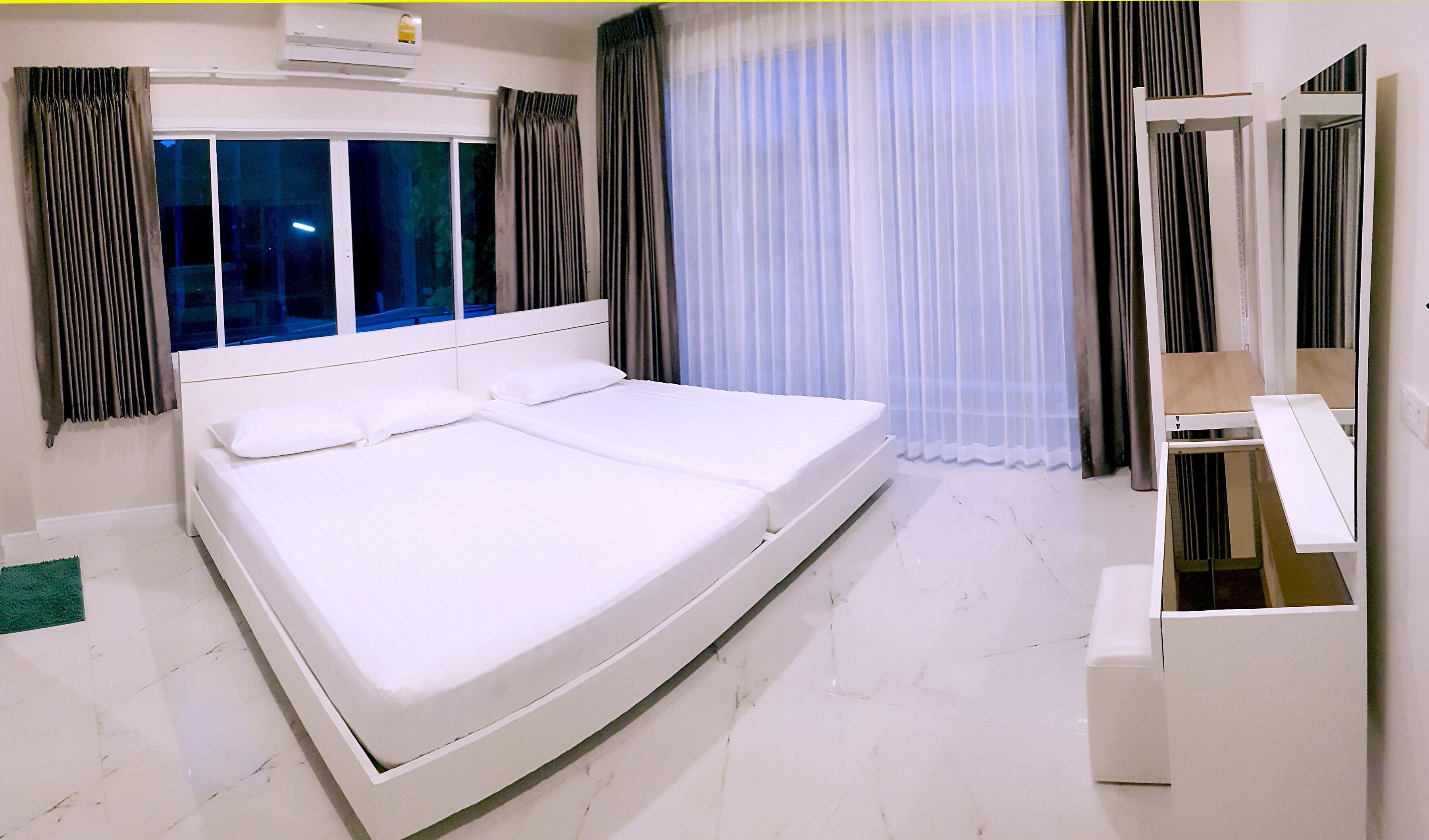 4 Bedrooms with Private Pool Vila | 4 dormitorios, escritorio, cortinas opacas y wifi gratis