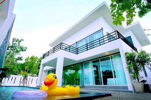 Front of property - Wan Villa (Phetchaburi)