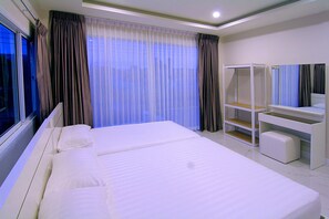 4 bedrooms, desk, blackout drapes, free WiFi - Wan Villa (Phetchaburi)