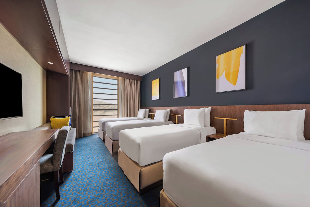 Egyptian cotton sheets, premium bedding, in-room safe, desk