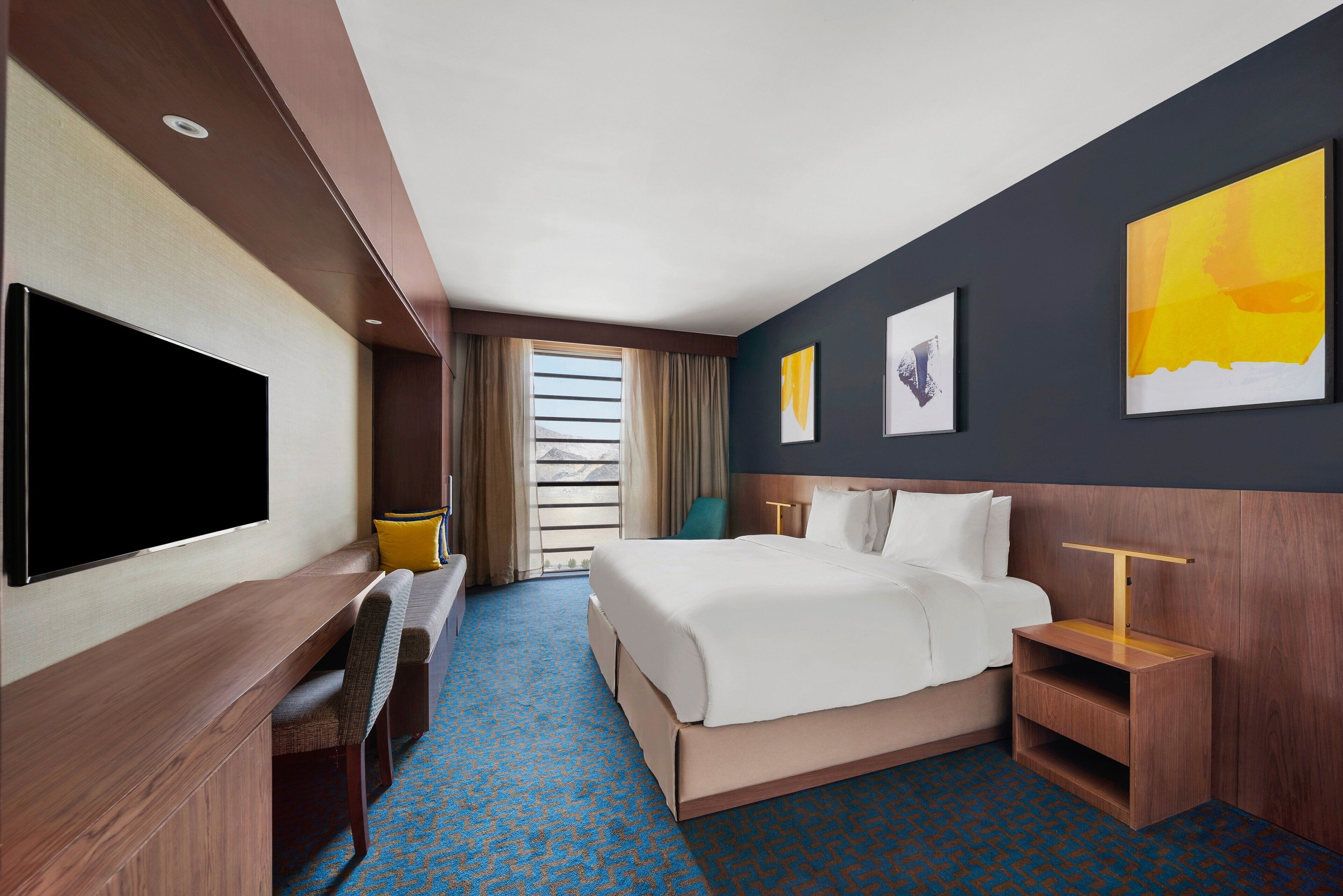 Premium bedding, in-room safe, desk, laptop workspace