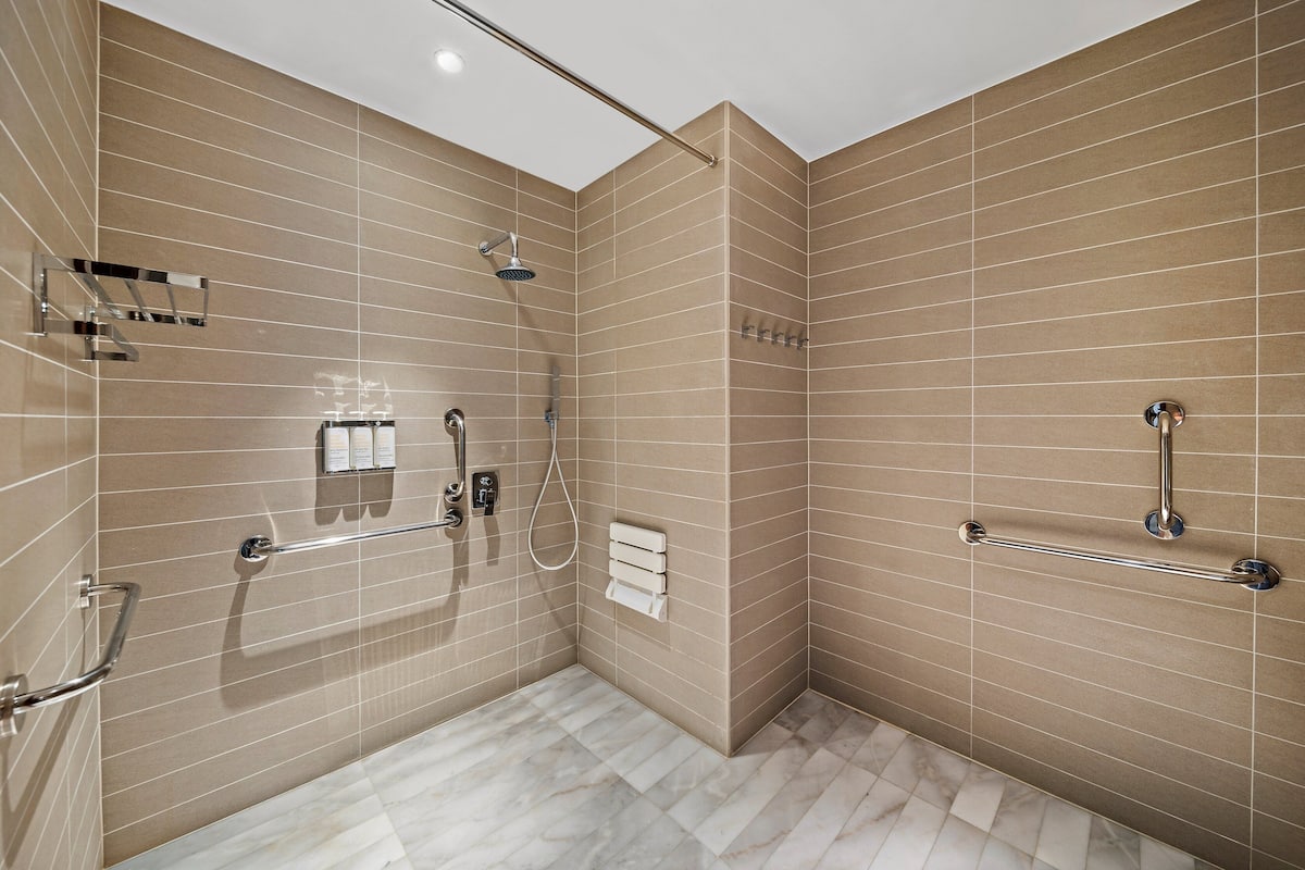 Habitación Deluxe, 1 cama King size | Sábanas de algodón egipcio y ropa de cama de alta calidad