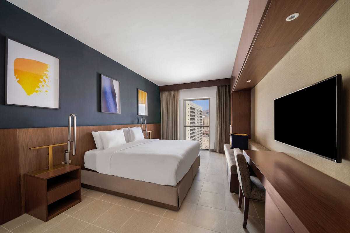 1 bedroom, premium bedding, in-room safe, desk