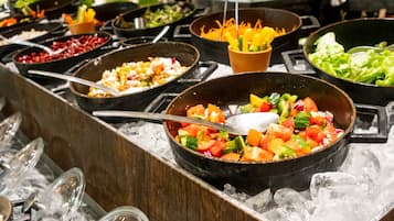 Desayuno buffet (SAR 60.00 por persona)