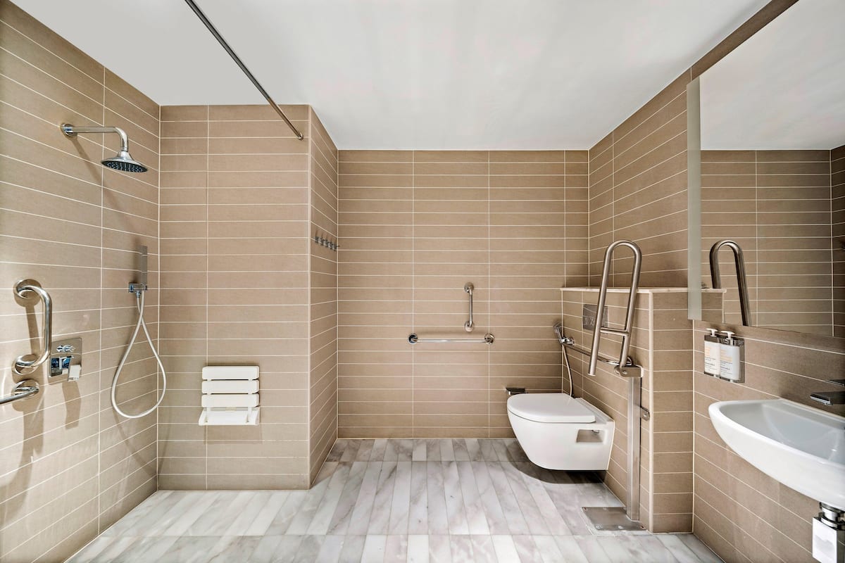 Deluxe Room, 1 King Bed | Egyptian cotton sheets, premium bedding, in-room safe, desk