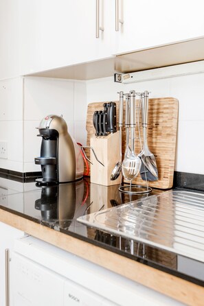 Apartment, 1 Bedroom | Private kitchen | Fridge, microwave, oven, stovetop - Earls Court Road Apartments (London)