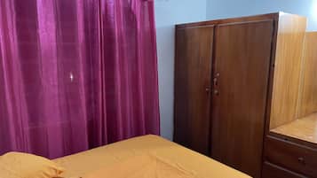 3 bedrooms, in-room safe, iron/ironing board, free WiFi