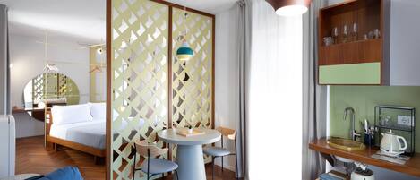 1 habitación, tabla de planchar con plancha, wifi y ropa de cama