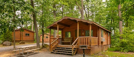 Cottage, Kitchenette | Bed sheets