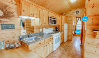 Refrigerador, microondas, placa de cocina, cafetera/tetera