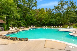 Seasonal outdoor pool - Drummer Boy Camping Resort (Gettysburg)