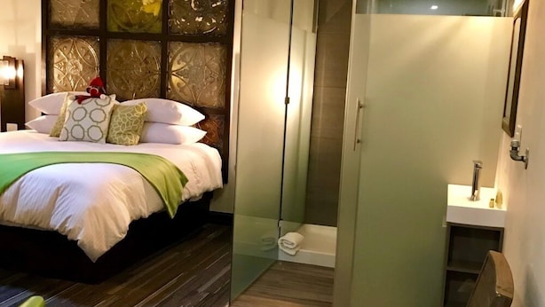 Room 12: Standard King
