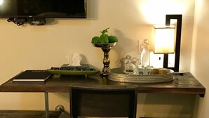 Room 9: Standard Queen