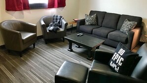 Room 11: King Suite