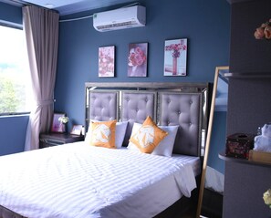 Quarto casal luxo | Cortinas blackout, quartos à prova de som, Wi-Fi de cortesia