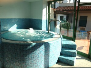 مغطس سبا داخلي