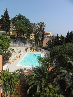 منظر من الجو على ارتفاع عالٍ