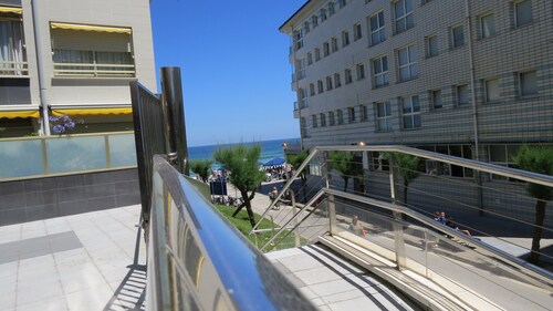 Front line with sea views garage + free wifi